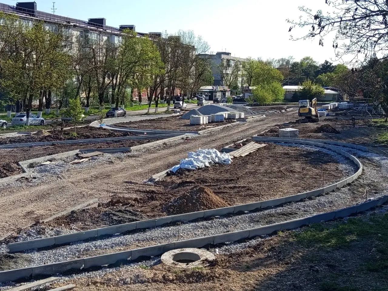 Вячеслав Вайсбейн: В рамках рабочей поездки в Молодежненское сельское поселение осмотрел ход работ по благоустройству парка «Возрождение» в пгт Вячеслав Вайсбейн: В рамках рабочей поездки в Молодежненское сельское поселение осмотрел ход работ по благоустройству парка «Возрождение» в пгт