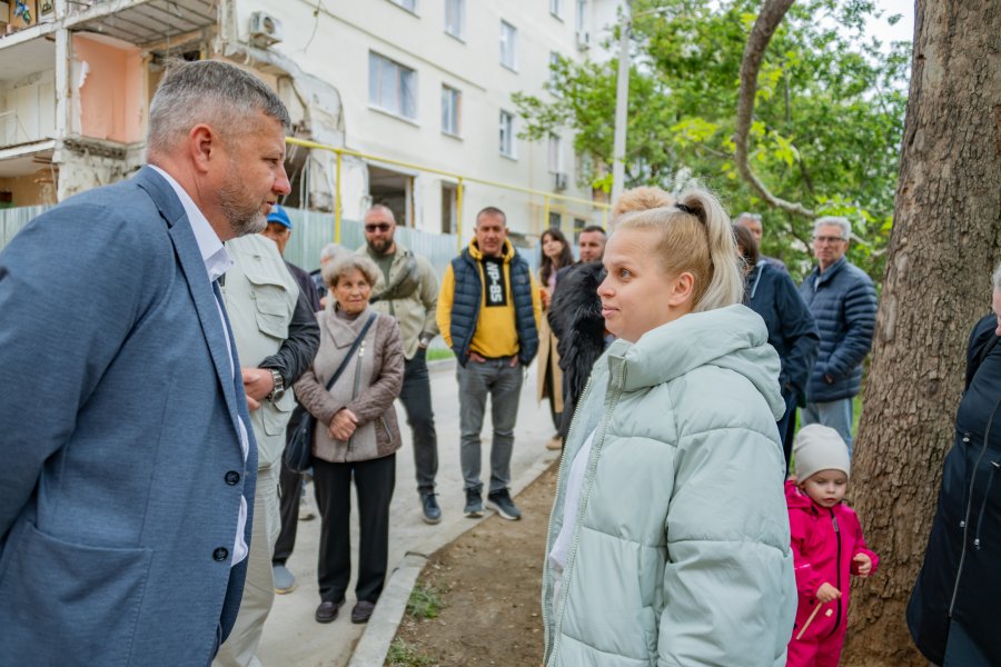 Восстановление домов на улице Корчагина ведется по графику Восстановление домов на улице Корчагина ведется по графику