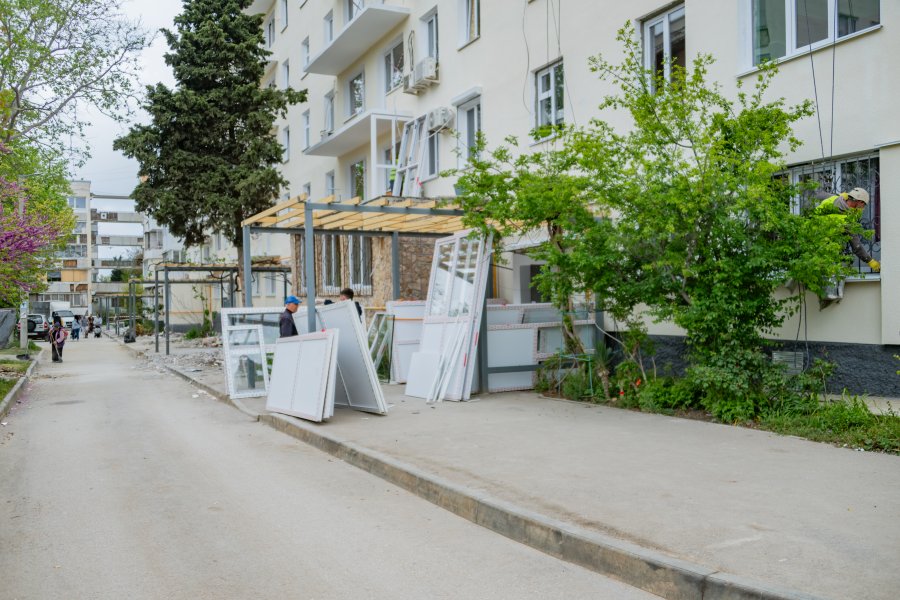 Восстановление домов на улице Корчагина ведется по графику Восстановление домов на улице Корчагина ведется по графику