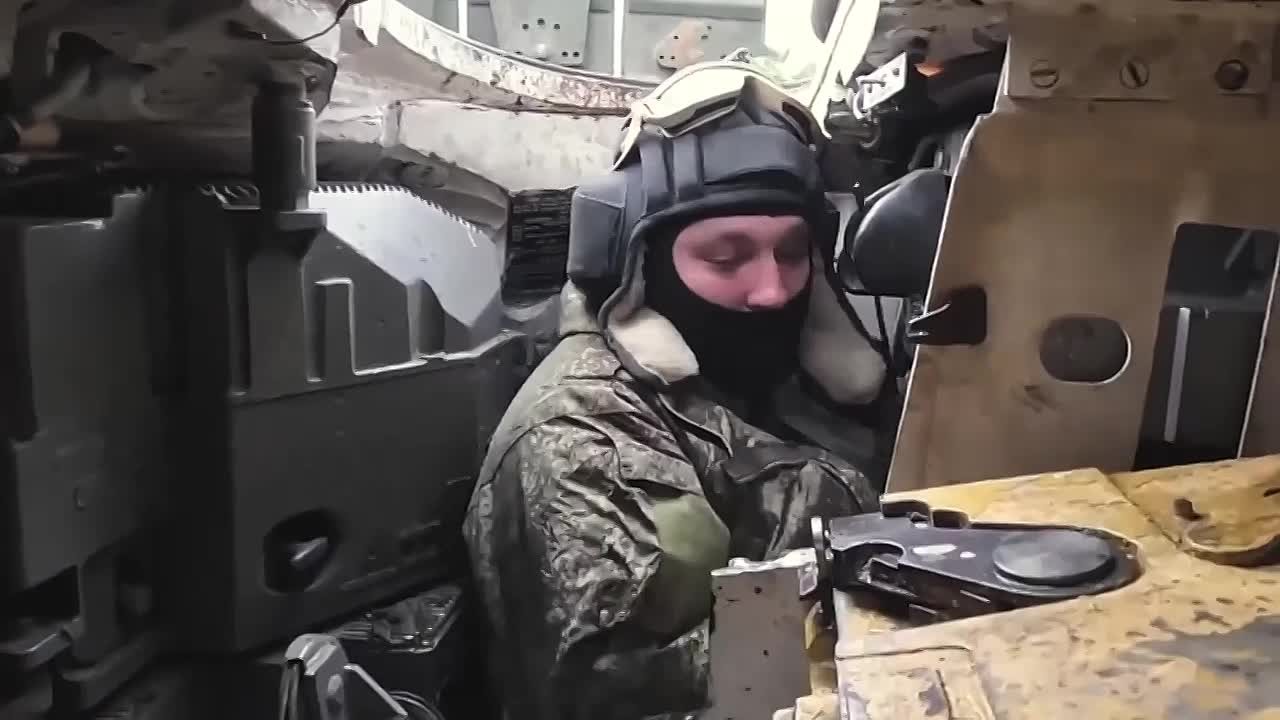 Служба по контракту — это защита прошлого, настоящего и будущего нашей Родины