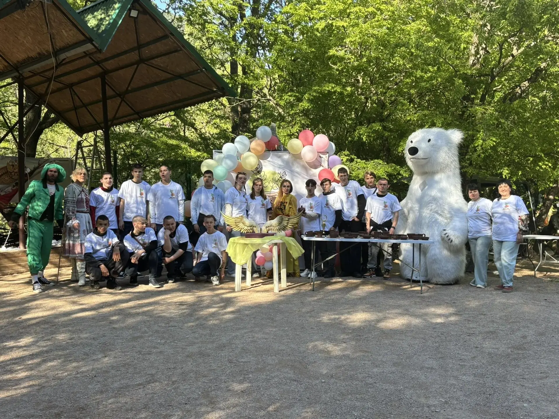 В самом сердце Ялты, на знаменитой «Поляне сказок», прошел III Фестиваль искусства гончаров и керамистов «Живая глина» В самом сердце Ялты, на знаменитой «Поляне сказок», прошел III Фестиваль искусства гончаров и керамистов «Живая глина»