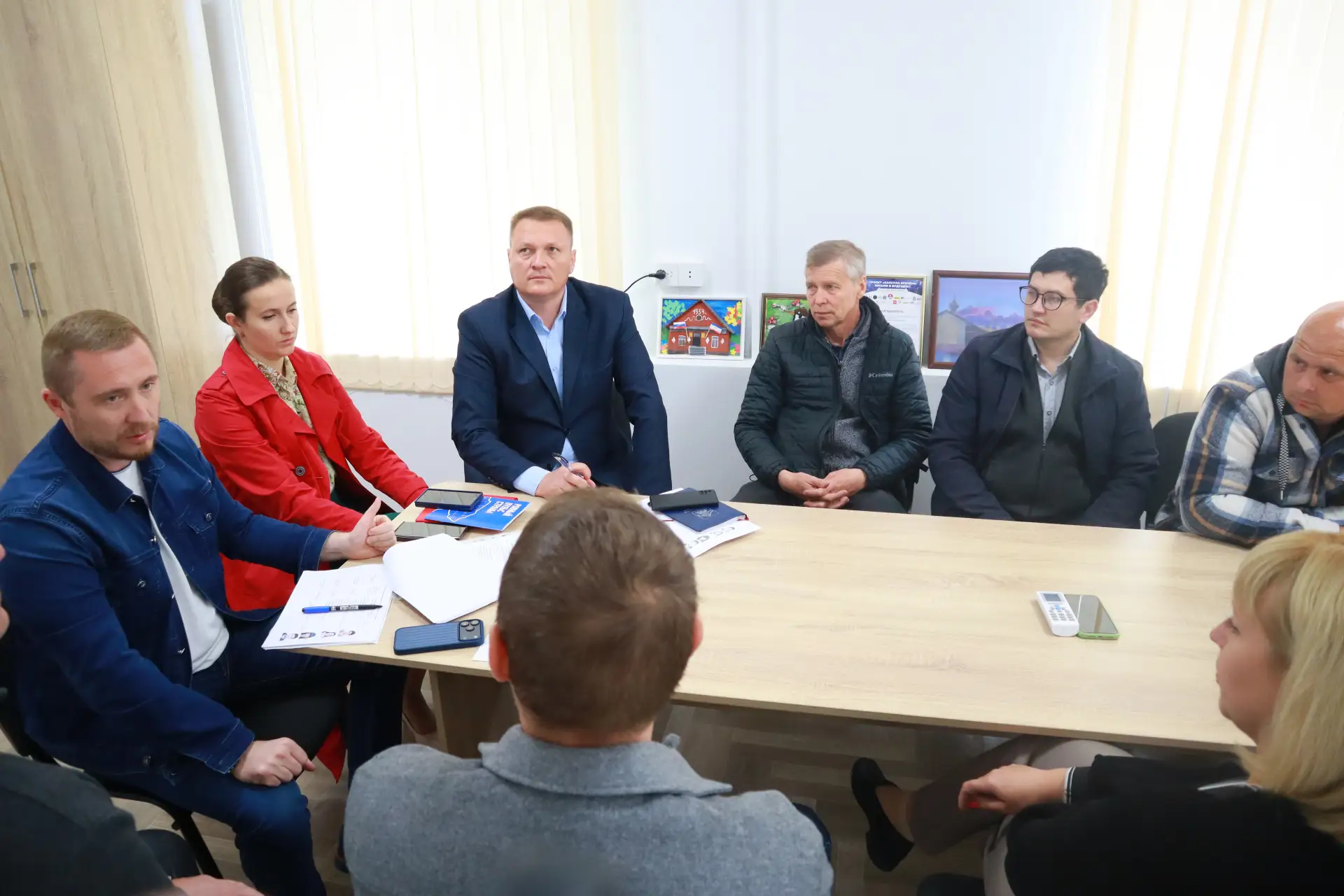 Работа депутата – это прежде всего постоянное общение с людьми Работа депутата – это прежде всего постоянное общение с людьми