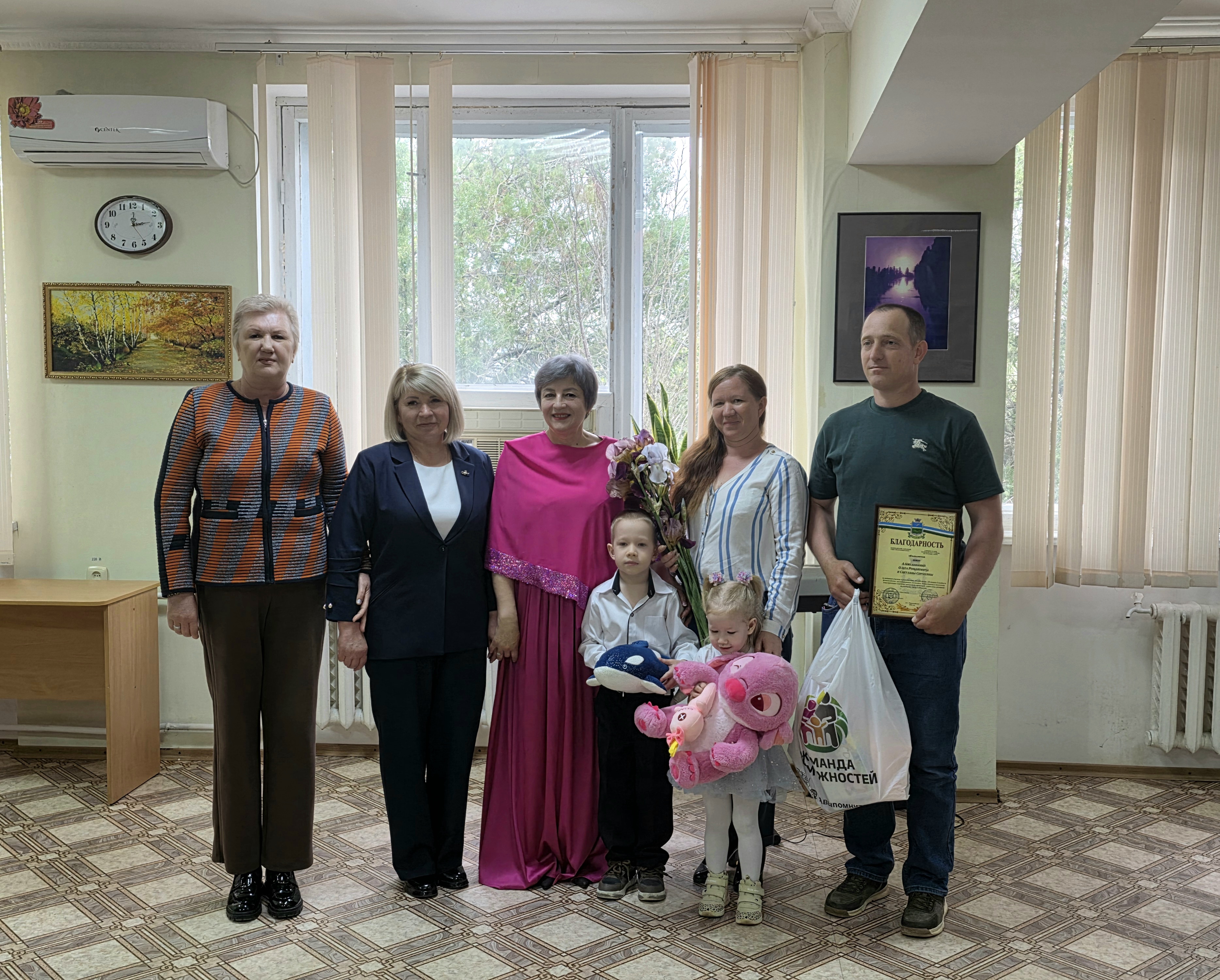 Елена Стельмах и Елена Сергиенко поздравили семьи Первомайского района с Международным Днем семьи Елена Стельмах и Елена Сергиенко поздравили семьи Первомайского района с Международным Днем семьи