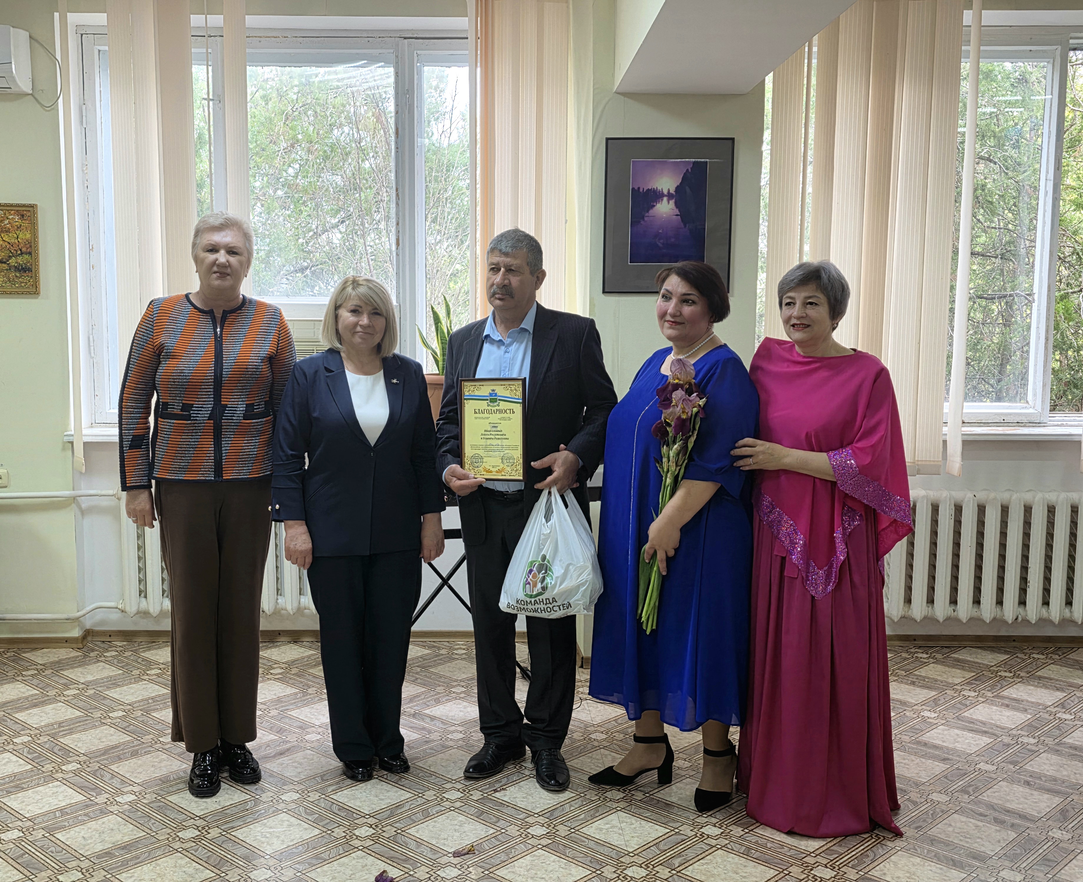 Елена Стельмах и Елена Сергиенко поздравили семьи Первомайского района с Международным Днем семьи Елена Стельмах и Елена Сергиенко поздравили семьи Первомайского района с Международным Днем семьи