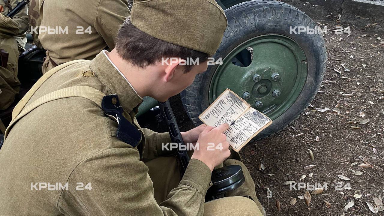 В Ливадийском парке почтили ветеранов, тружеников тыла и потомков Героев Советского Союза В Ливадийском парке почтили ветеранов, тружеников тыла и потомков Героев Советского Союза