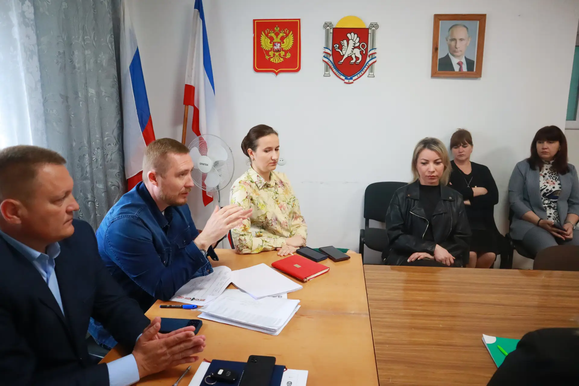 Работа депутата – это прежде всего постоянное общение с людьми Работа депутата – это прежде всего постоянное общение с людьми
