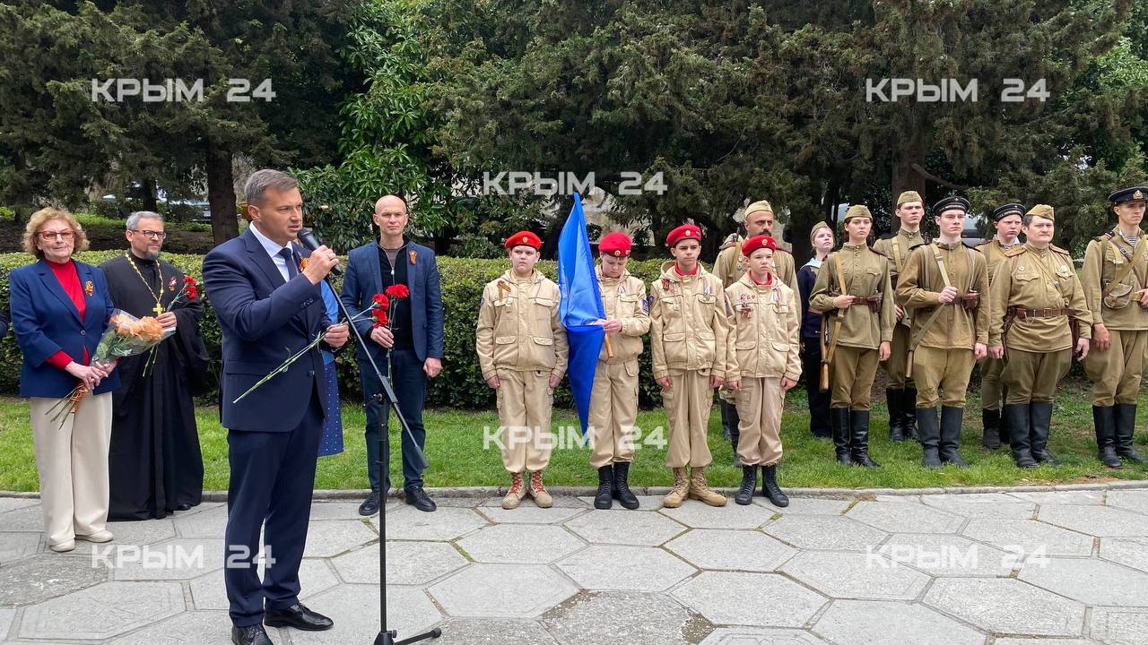 В Ливадийском парке почтили ветеранов, тружеников тыла и потомков Героев Советского Союза