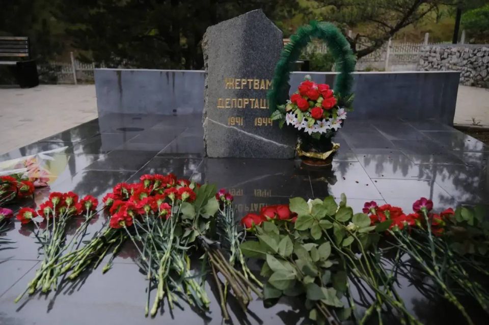 Ялта помнит…. 82 года назад началась одна из самых скорбных страниц в истории Крыма – депортация крымских татар, а затем - армян, болгар, греков, немцев, итальянцев, других народов, населявших тогда полуостров
