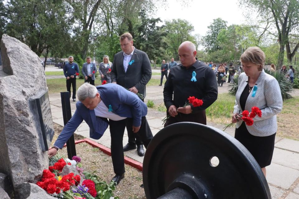 Иван Кошель: Сегодня на привокзальной площади Керчи почтили память депортированных в годы войны народов Крыма Иван Кошель: Сегодня на привокзальной площади Керчи почтили память депортированных в годы войны народов Крыма