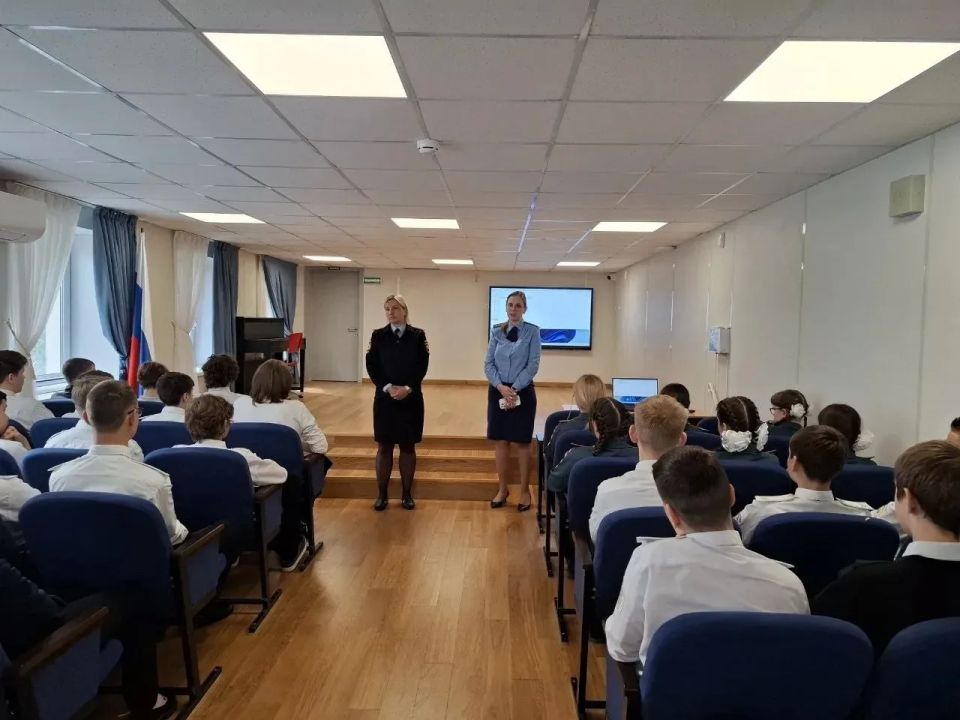 В Севастополе сотрудники полиции продолжают активную работу по профилактике противоправного поведения несовершеннолетних В Севастополе сотрудники полиции продолжают активную работу по профилактике противоправного поведения несовершеннолетних
