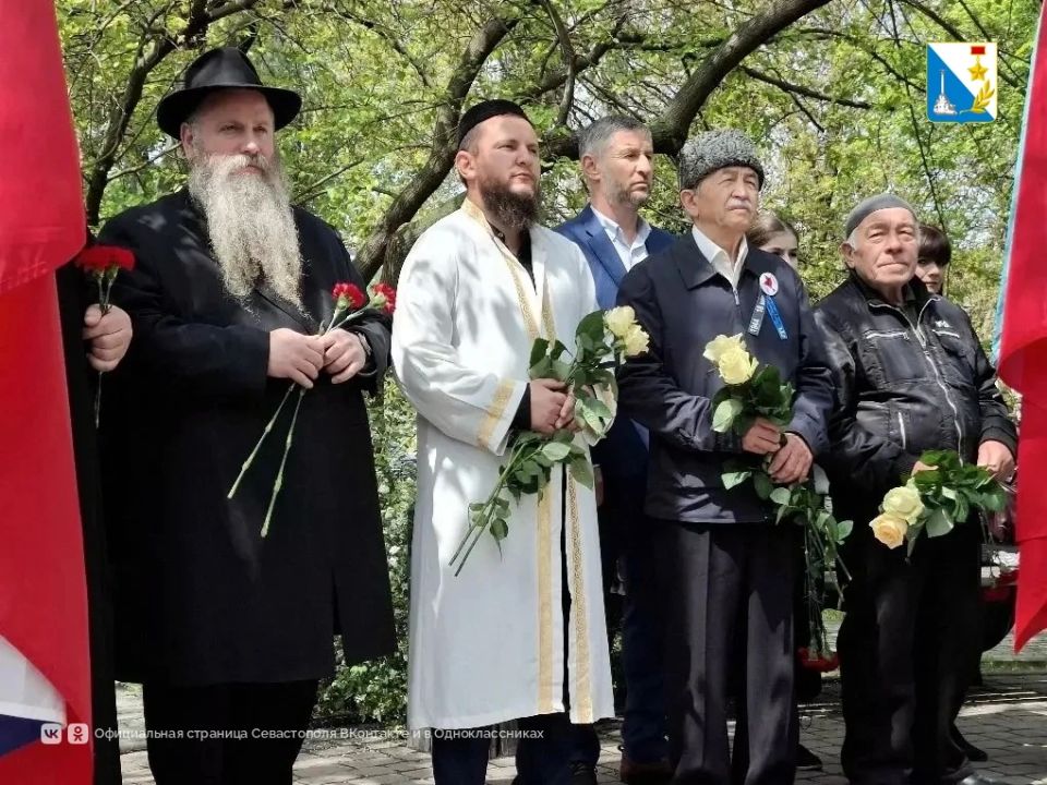 В Севастополе почтили память жертв депортации народов Крыма В Севастополе почтили память жертв депортации народов Крыма