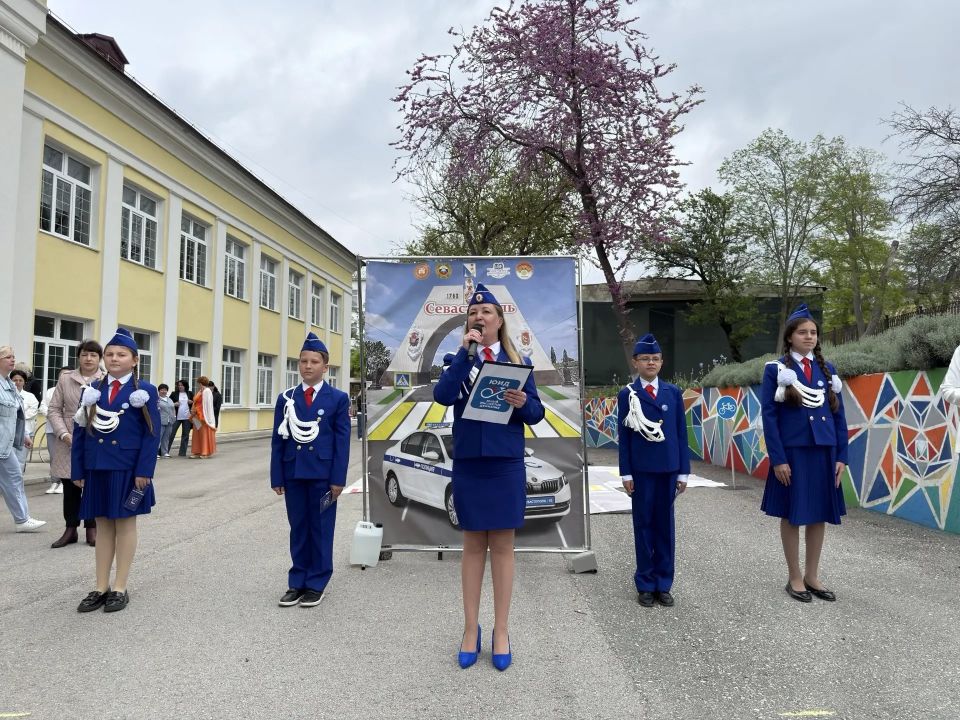 Севастопольские автоинспекторы приняли участие в церемонии посвящения дошкольников в отряды юных инспекторов движения Севастопольские автоинспекторы приняли участие в церемонии посвящения дошкольников в отряды юных инспекторов движения