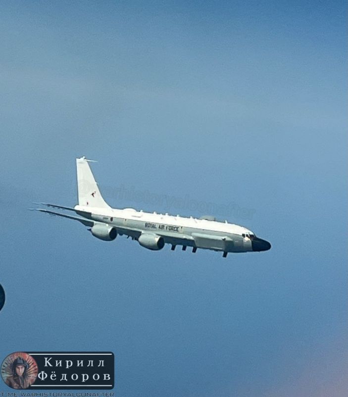 Тот самый британский разведчик RC-135, экипаж которого заныл при приближении русских истребителей Тот самый британский разведчик RC-135, экипаж которого заныл при приближении русских истребителей