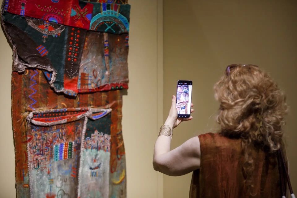 Современное искусство Омана представили в Третьяковской галерее Современное искусство Омана представили в Третьяковской галерее