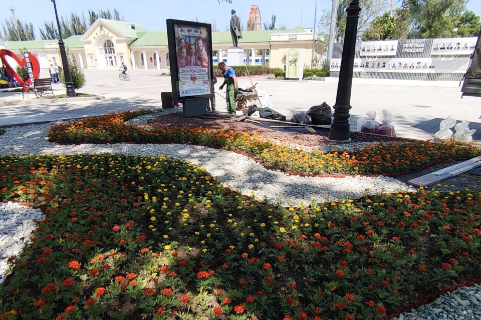 Еще одна клумба украсит проспект Айвазовского в Феодосии