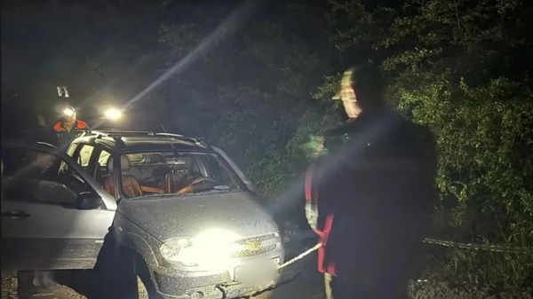 Двое туристов попались в грязевую "ловушку" в горах Крыма