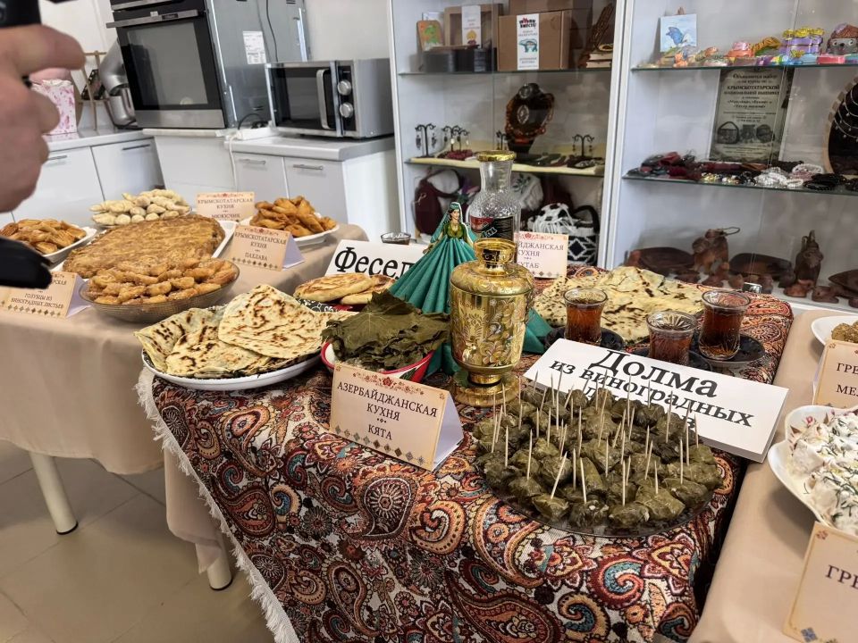 В Симферопольском районе прошёл яркий культурно-гастрономический фестиваль «Межнациональный самовар» В Симферопольском районе прошёл яркий культурно-гастрономический фестиваль «Межнациональный самовар»