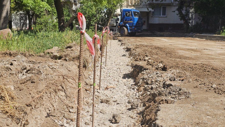 Во дворе дома №19 на улице Бориса Михайлова ремонтируют внутриквартальную дорогу Во дворе дома №19 на улице Бориса Михайлова ремонтируют внутриквартальную дорогу