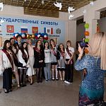 В Крыму прозвенел последний звонок для 23 тысяч выпускников В Крыму прозвенел последний звонок для 23 тысяч выпускников
