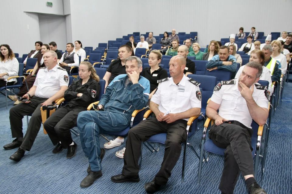 Константин Шимановский: Встреча с трудовым коллективом отеля «Ялта - Интурист» Константин Шимановский: Встреча с трудовым коллективом отеля «Ялта - Интурист»
