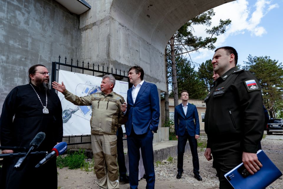 Сергей Кравцов оценил ход строительства Всероссийского детского центра «Печоры» в Псковской области Сергей Кравцов оценил ход строительства Всероссийского детского центра «Печоры» в Псковской области