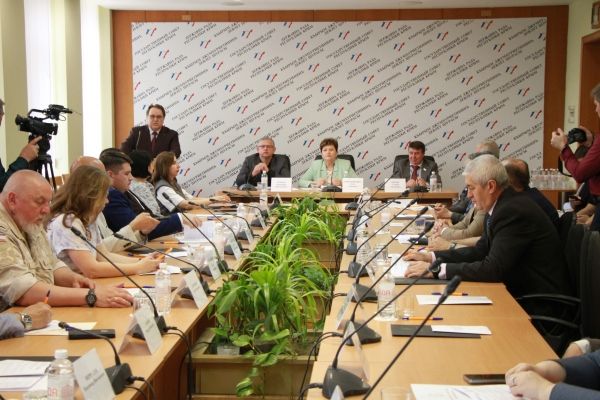 В Госсовете обсудили работу крымских архивных учреждений и регионального отделения ДОСААФ В Госсовете обсудили работу крымских архивных учреждений и регионального отделения ДОСААФ