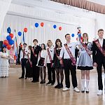 В Крыму прозвенел последний звонок для 23 тысяч выпускников В Крыму прозвенел последний звонок для 23 тысяч выпускников