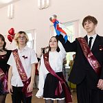 В Крыму прозвенел последний звонок для 23 тысяч выпускников В Крыму прозвенел последний звонок для 23 тысяч выпускников