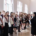 В Крыму прозвенел последний звонок для 23 тысяч выпускников В Крыму прозвенел последний звонок для 23 тысяч выпускников