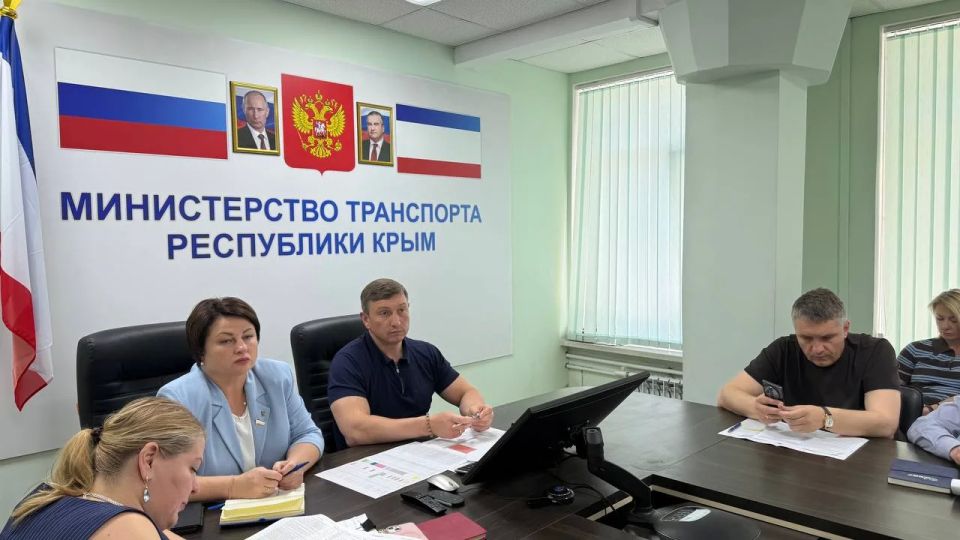 Сегодня совместно с Оксаной Ивановной Сацик, ГКУ «Служба автомобильных дорог Крыма» и АО «Крымавтодор» провели расширенное совещание по вопросам развития автомобильных дорог регионального и межмуниципального значения...