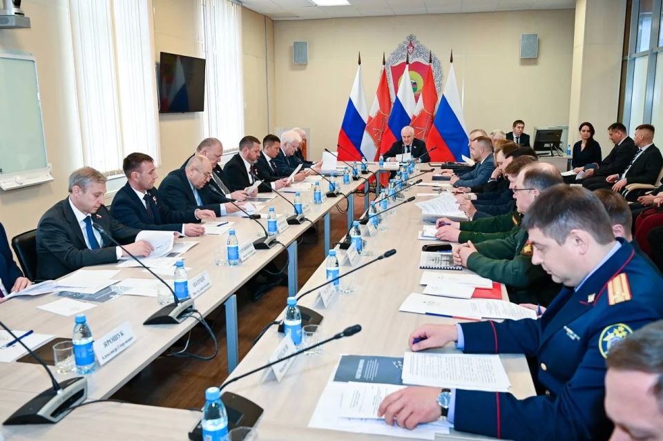 Юрий Нимченко: Вчера в составе делегации Комитета Совета Федерации по обороне и безопасности под руководством Владимира Ивановича Булавина прибыли в Республику Карелия с рабочим визитом Юрий Нимченко: Вчера в составе делегации Комитета Совета Федерации по обороне и безопасности под руководством Владимира Ивановича Булавина прибыли в Республику Карелия с рабочим визитом