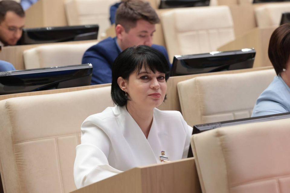 Заседание четвёртой сессии третьего созыва Государственного Совета Республики Крым Заседание четвёртой сессии третьего созыва Государственного Совета Республики Крым