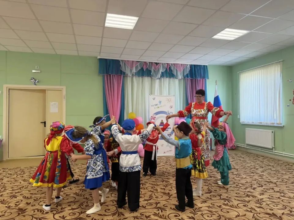 В Джанкойском районе торжественно открыли Год дошкольного образования В Джанкойском районе торжественно открыли Год дошкольного образования