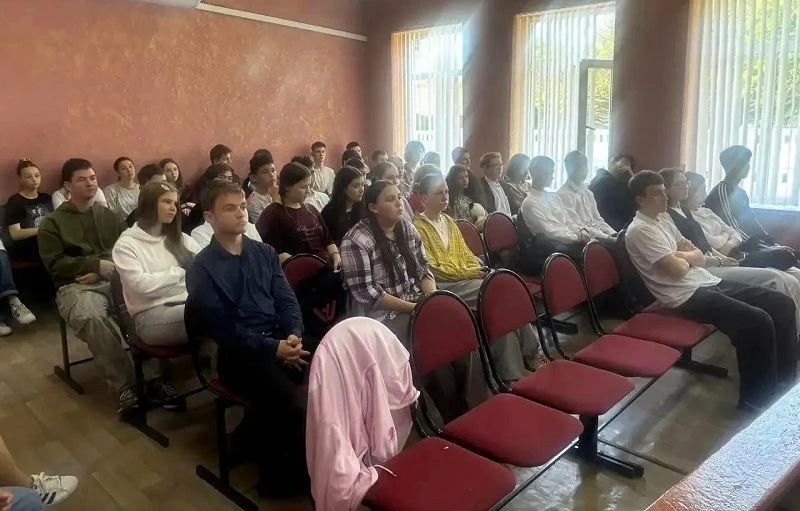 Транспортные полицейские Крыма напомнили школьникам о безопасности на каникулах Транспортные полицейские Крыма напомнили школьникам о безопасности на каникулах