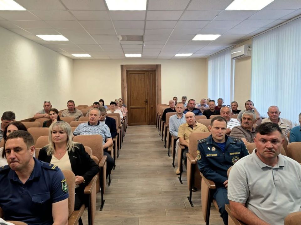 В Первомайском районе состоялось рабочее совещание с сельхозпроизводителями района, ключевой темой которого стало проведение предстоящей уборочной кампании 2026 года В Первомайском районе состоялось рабочее совещание с сельхозпроизводителями района, ключевой темой которого стало проведение предстоящей уборочной кампании 2026 года