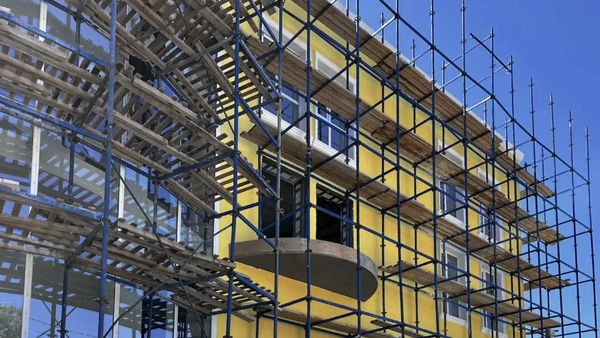 В Старом Крыму строительство дома культуры идет с отставанием от графика