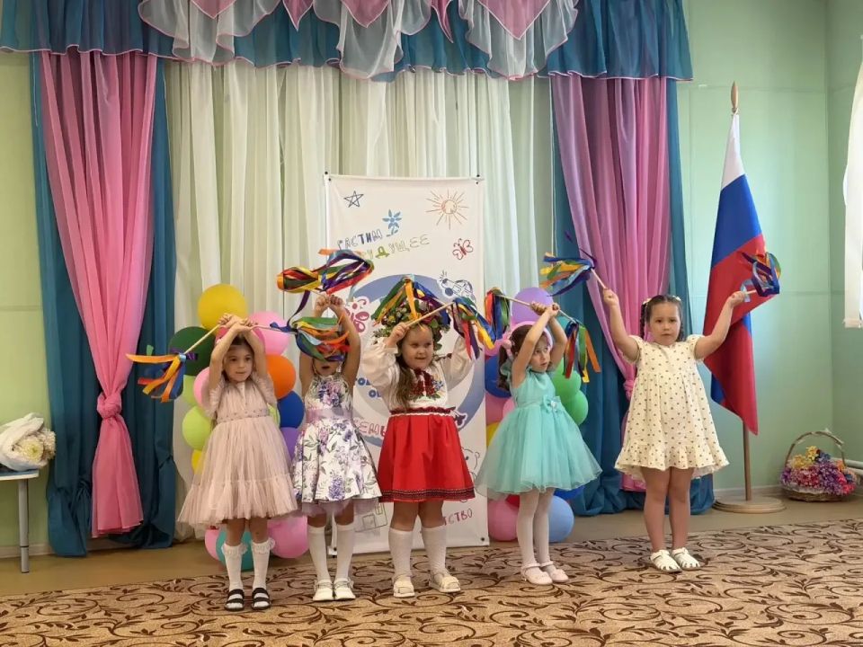 В Джанкойском районе торжественно открыли Год дошкольного образования В Джанкойском районе торжественно открыли Год дошкольного образования