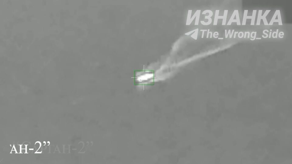 На видео — уничтожение БЭК "Сарган-2" ВСУ ударом БпЛА "Герань" в акватории Черного моря