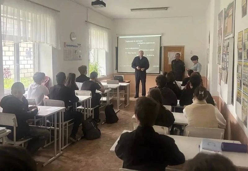 Транспортные полицейские Крыма напомнили школьникам о безопасности на каникулах