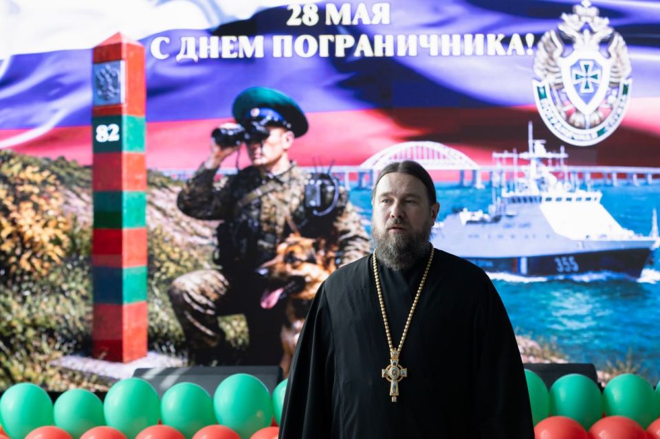 Сергей Аксёнов: В преддверии профессионального праздника вручил награды сотрудникам Пограничного управления ФСБ России по Республике Крым Сергей Аксёнов: В преддверии профессионального праздника вручил награды сотрудникам Пограничного управления ФСБ России по Республике Крым
