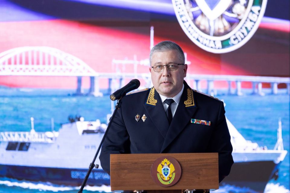 Сергей Аксёнов: В преддверии профессионального праздника вручил награды сотрудникам Пограничного управления ФСБ России по Республике Крым Сергей Аксёнов: В преддверии профессионального праздника вручил награды сотрудникам Пограничного управления ФСБ России по Республике Крым