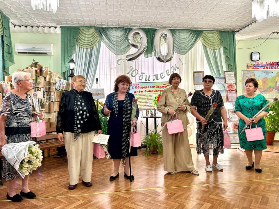 В Раздольненской центральной районной библиотеке им. А.И. Домбровского прошёл литературный фестиваль «Книжный маяк Раздольного», посвящённый Общероссийскому дню библиотек и 90-летию учреждения В Раздольненской центральной районной библиотеке им. А.И. Домбровского прошёл литературный фестиваль «Книжный маяк Раздольного», посвящённый Общероссийскому дню библиотек и 90-летию учреждения