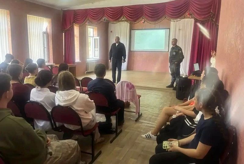 Транспортные полицейские Крыма напомнили школьникам о безопасности на каникулах Транспортные полицейские Крыма напомнили школьникам о безопасности на каникулах