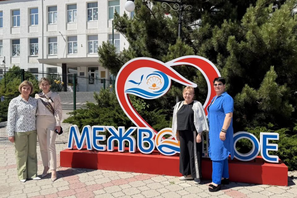 Детский правозащитник Светлана Савченко посетила школы в Черноморском районе