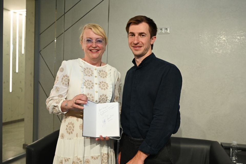 В Центре «Мой бизнес» в Симферополе презентовали книгу участника СВО Ильи Казакова «Повесть о железн