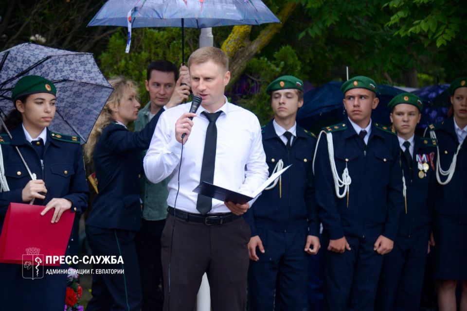 В Евпатории отметили День пограничника В Евпатории отметили День пограничника