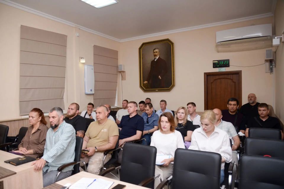 Первый заместитель главы администрации Евпатории Антон Новиков провёл традиционное еженедельное совещание с руководителями ресурсоснабжающих, коммунальных предприятий и управляющих компаний Первый заместитель главы администрации Евпатории Антон Новиков провёл традиционное еженедельное совещание с руководителями ресурсоснабжающих, коммунальных предприятий и управляющих компаний