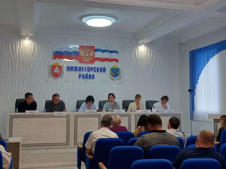 Антон Кравец: Заместитель председателя районного совета Ирина Швайко совместно с моим заместителем, курирующим сферу ЖКХ, Николаем Бережных с участием депутатов Государственного Совета РК, представителей Инспекции по...