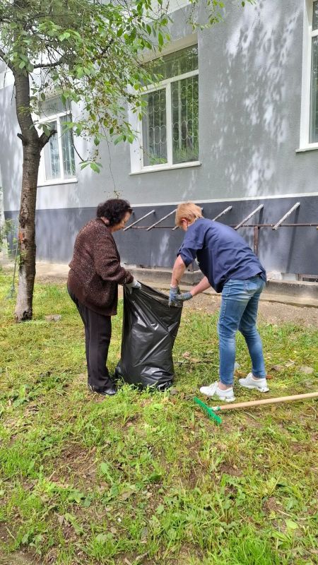 Какой цвет у вас ассоциируется с весной? У нас – зелёный Какой цвет у вас ассоциируется с весной? У нас – зелёный
