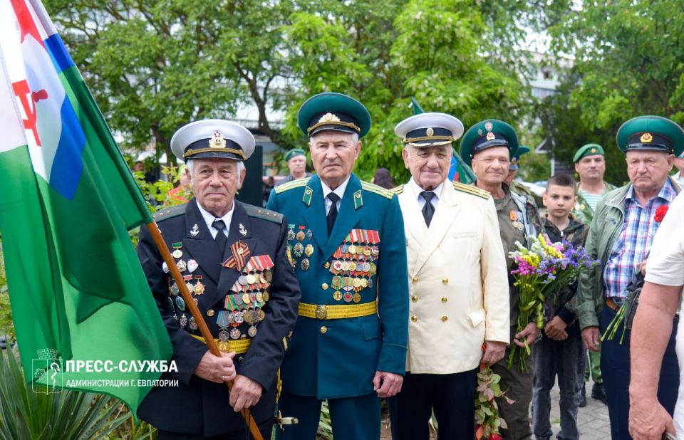 В Евпатории отметили День пограничника В Евпатории отметили День пограничника